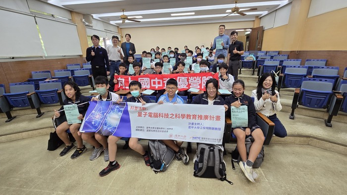 與教授合照留影