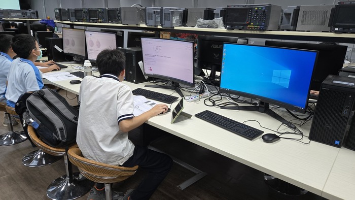 同學們電腦操作