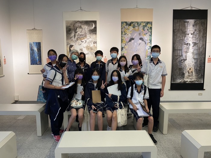 1100312-參觀全國學生美術比賽得獎作品