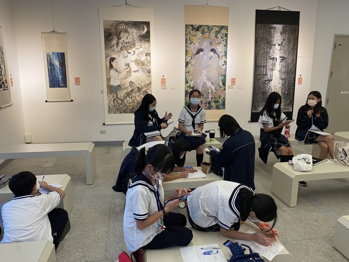 1100312-參觀全國學生美術比賽得獎作品
