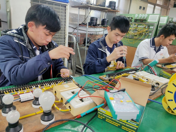 電路板焊錫圖片