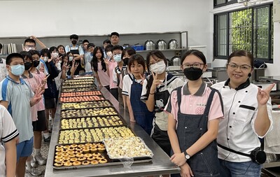 113學年技藝班成果展感恩餐盒製作圖片