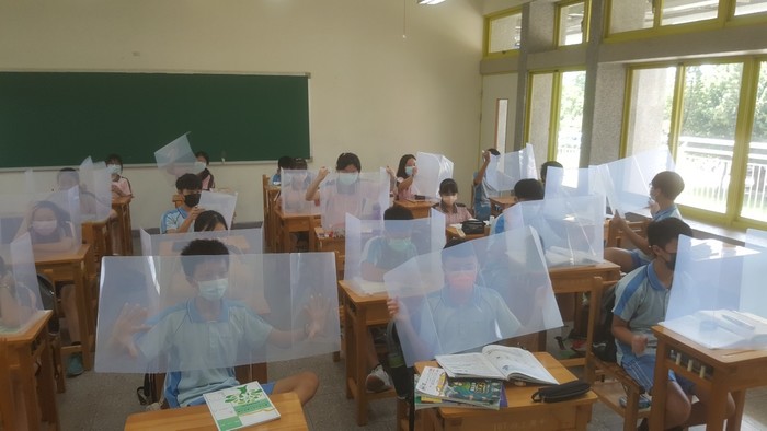 學生練習收納隔板