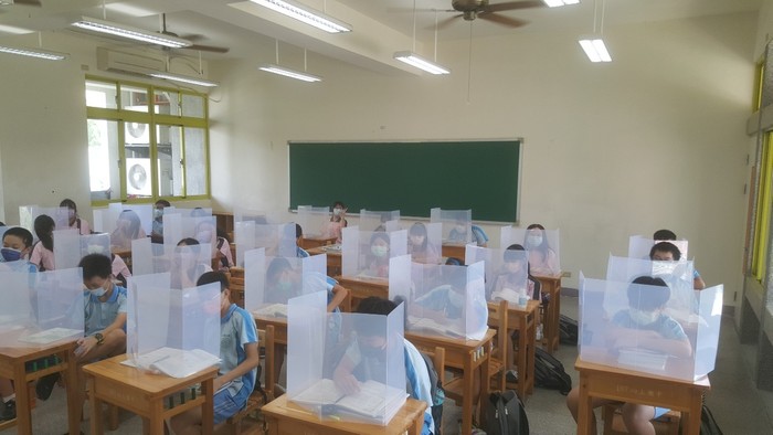 全校各班隔板到位
